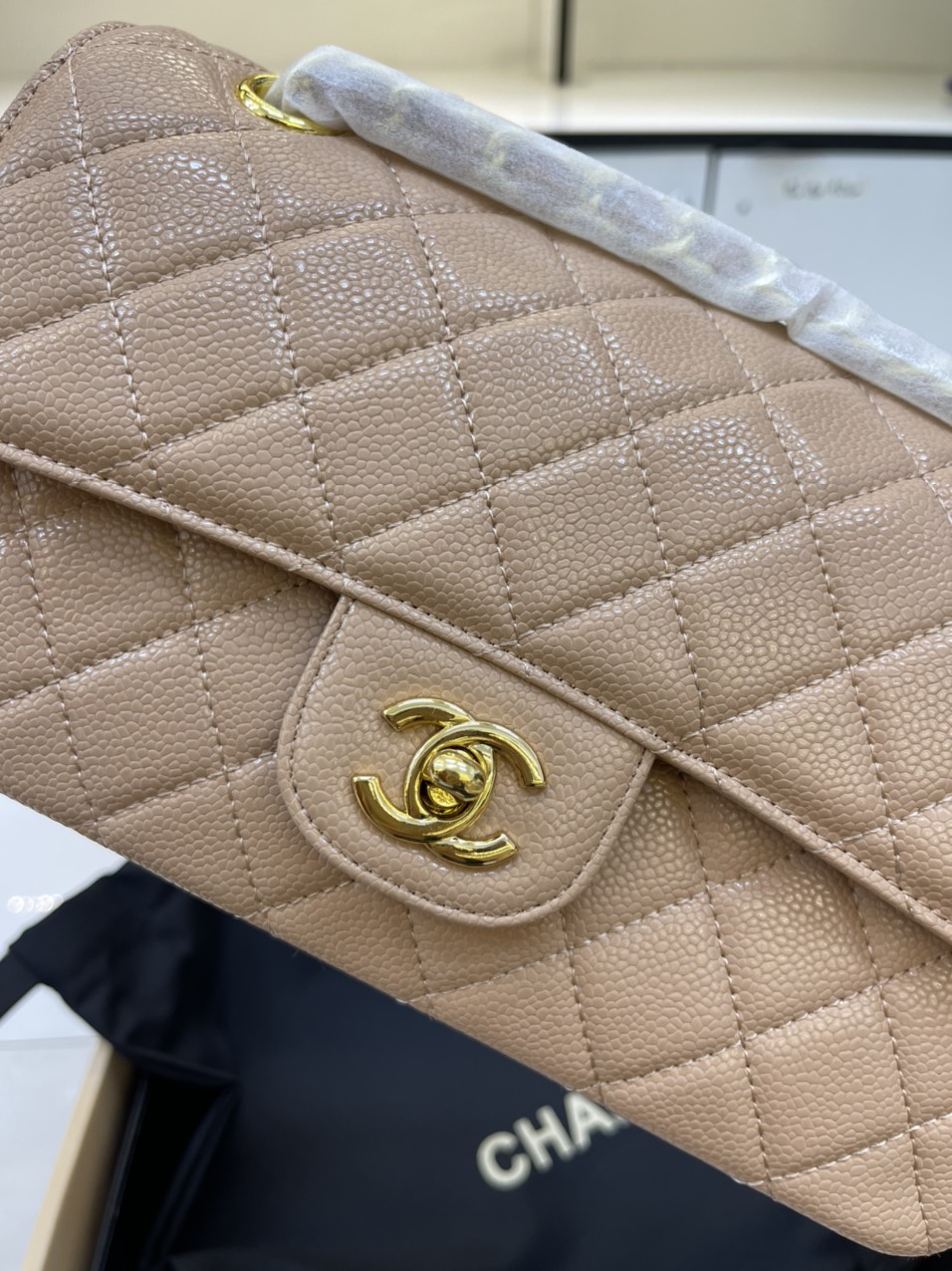 Túi xách Chanel Super Classic Medium Khóa Vàng Màu Nâu Da Hạt Size 23cm